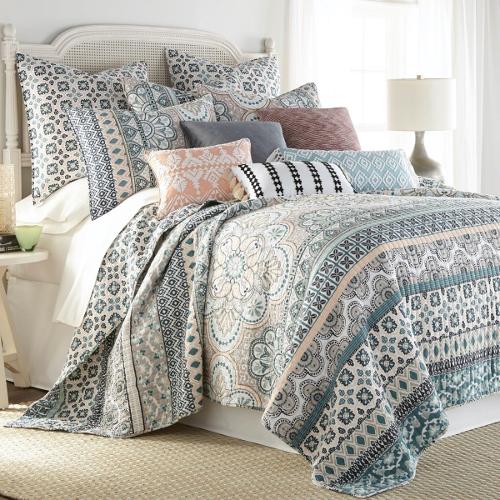 Quilts & Bedding